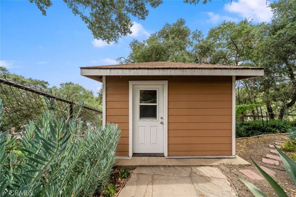 5982 Violeta Avenue Atascadero, CA 93422 - Photo 45 of 75 a front view of a house with a garden