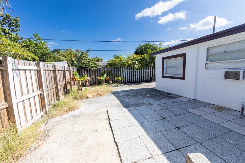 2510 Northeast 3rd Avenue Pompano Beach, FL 33064 - Photo 4 of 23 a view of a pathway with a yard