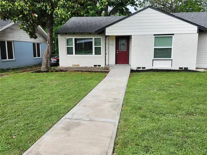 a front view of house with yard