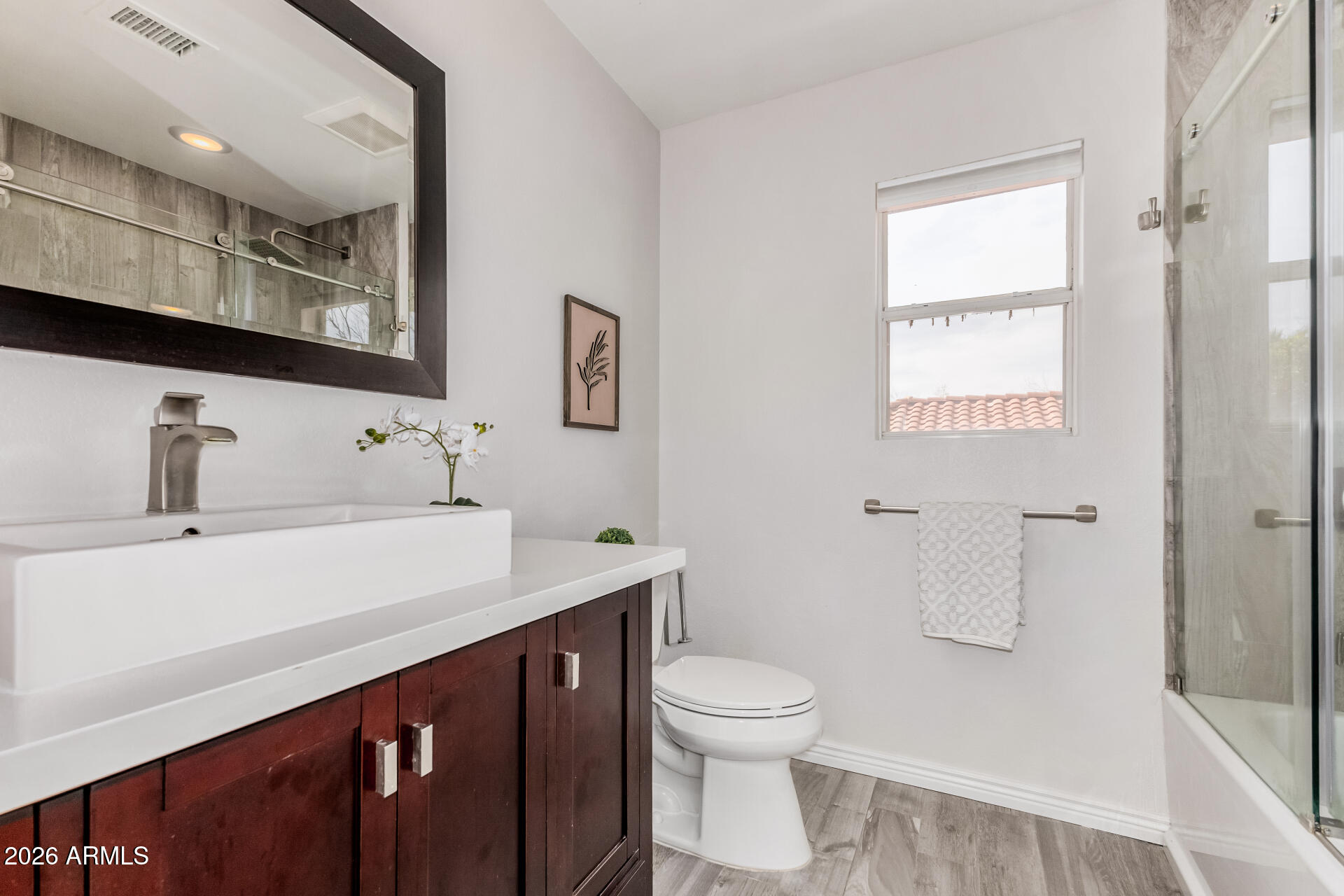 3550 East Utopia Road Phoenix, AZ 85050 - Photo 22 of 32 2nd Bath w/Tiled Shower Surround
