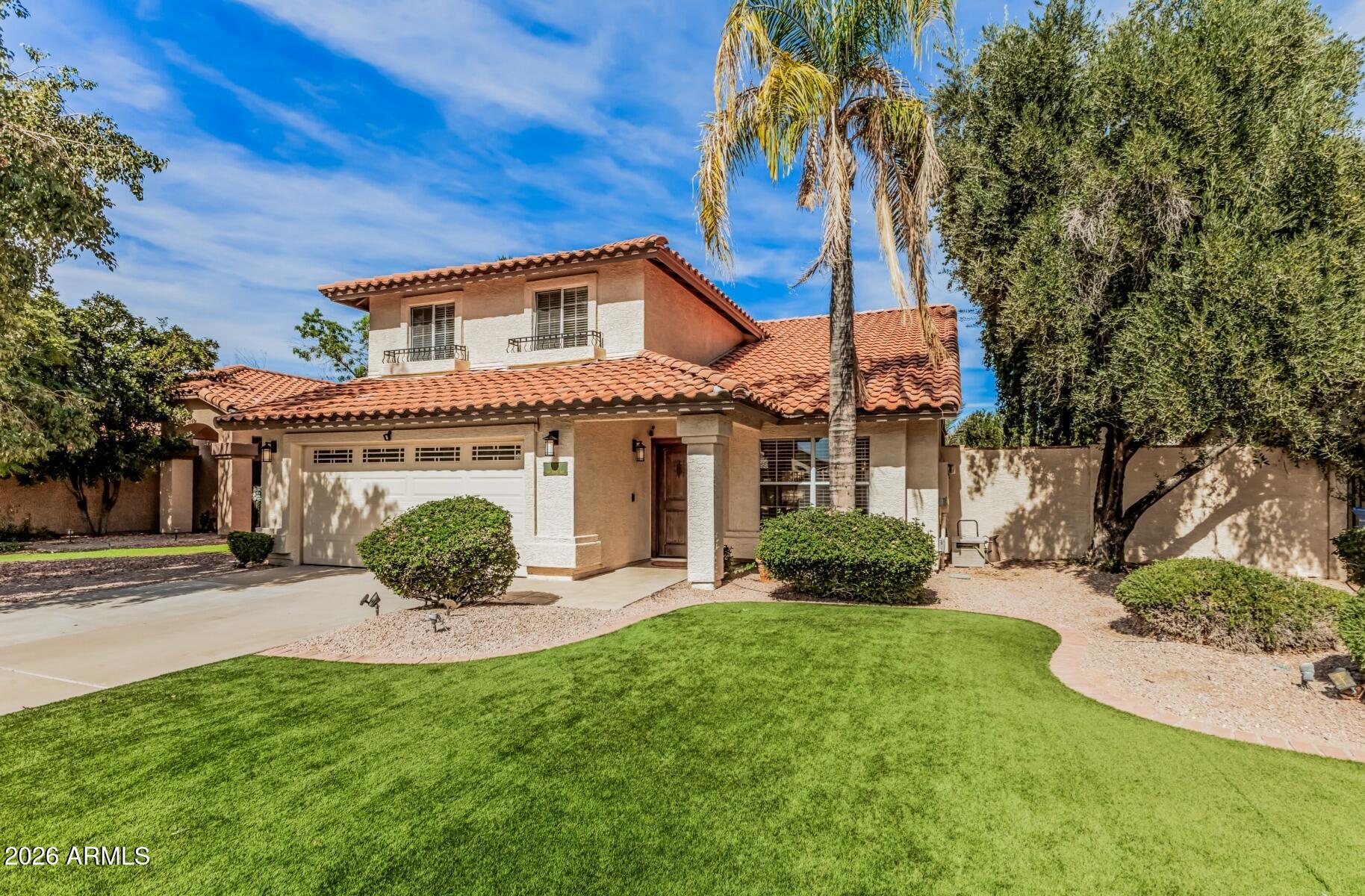 3550 East Utopia Road Phoenix, AZ 85050 - Photo 2 of 32 Beautiful Turf Lawn