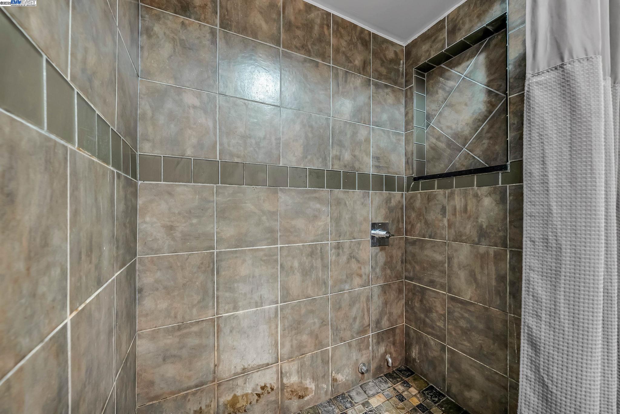 400 Wayne Avenue, Unit 1 Oakland, CA 94606 - Photo 24 of 37 a bathroom with a shower