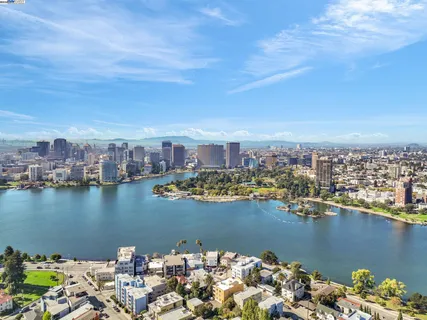 $599,000 | 400 Wayne Avenue, Unit 1, Oakland, CA 94606