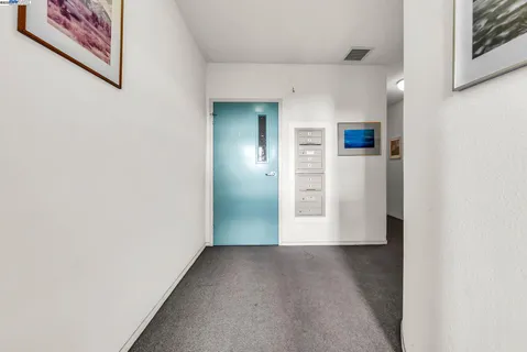 $549,000 | 400 Wayne Avenue, Unit 1, Oakland, CA 94606