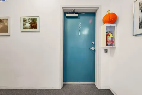 $549,000 | 400 Wayne Avenue, Unit 1, Oakland, CA 94606