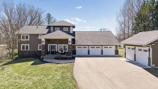 $1,025,000 | 7421 Gensmer Circle, Prior Lake, MN 55372
