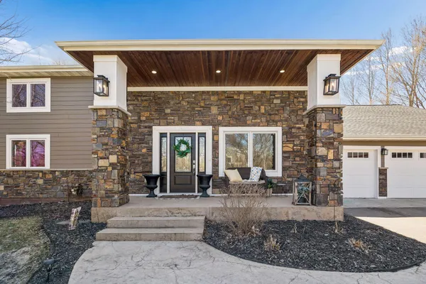 $1,025,000 | 7421 Gensmer Circle, Prior Lake, MN 55372