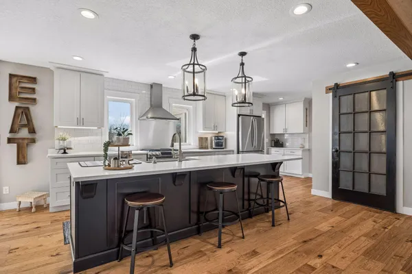 $1,025,000 | 7421 Gensmer Circle, Prior Lake, MN 55372