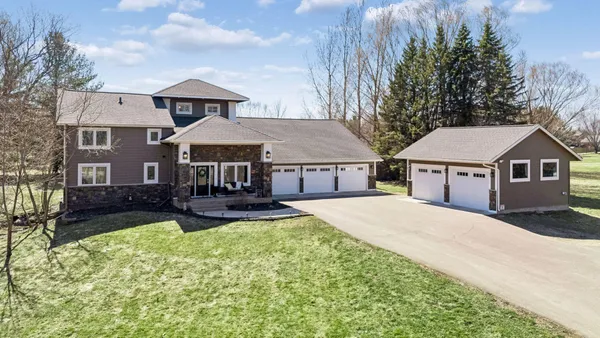 $1,025,000 | 7421 Gensmer Circle, Prior Lake, MN 55372