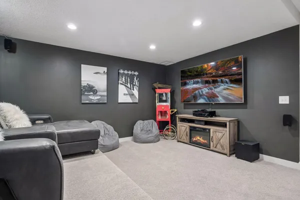 $1,025,000 | 7421 Gensmer Circle, Prior Lake, MN 55372
