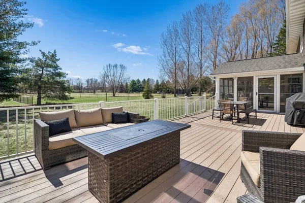 $1,025,000 | 7421 Gensmer Circle, Prior Lake, MN 55372