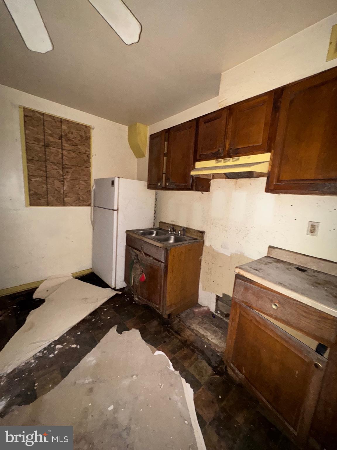 1908 Federal Street Baltimore, MD 21213 - Photo 18 of 18 a storage room with washer and dryer