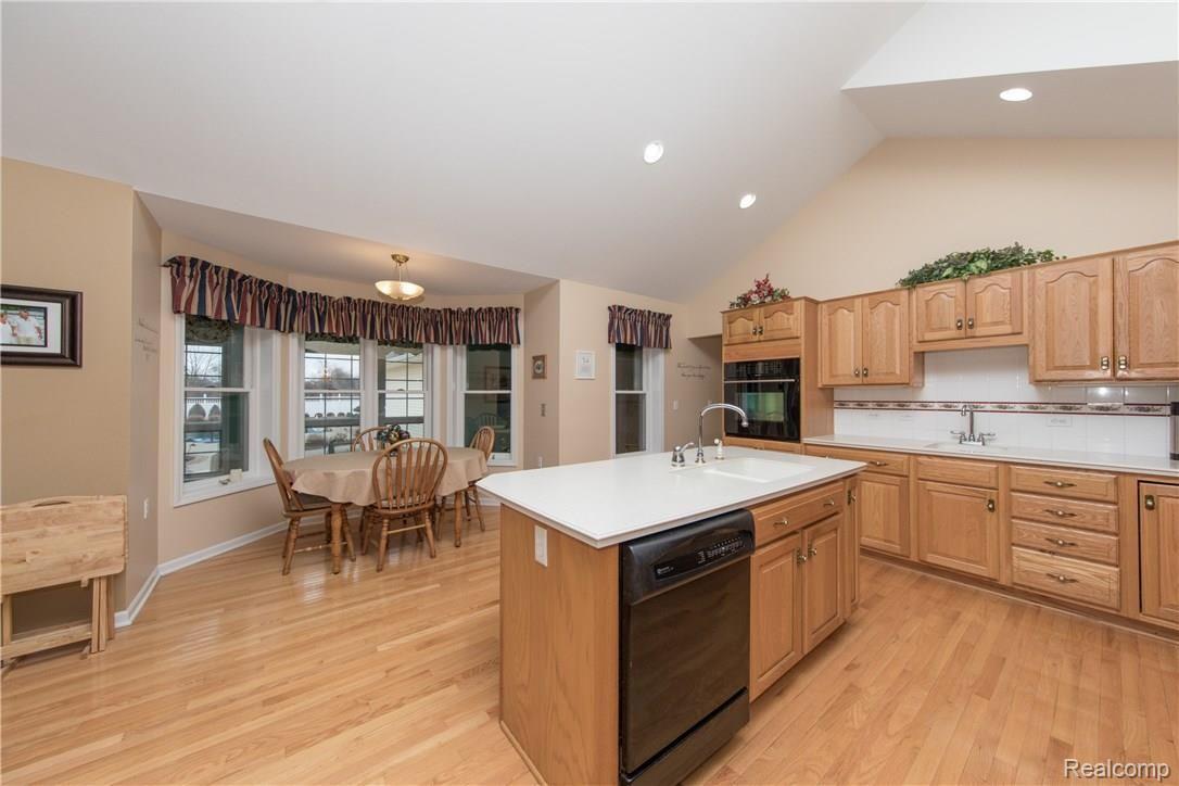 4352 North Oak Road Davison, MI 48423 - Photo 12 of 70 Kitchen3.jpg