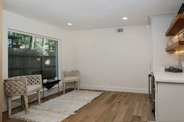 $925,000 | 16 Crinkleroot Court, The Woodlands, TX 77380