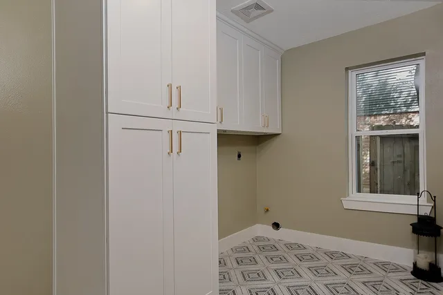 $925,000 | 16 Crinkleroot Court, The Woodlands, TX 77380