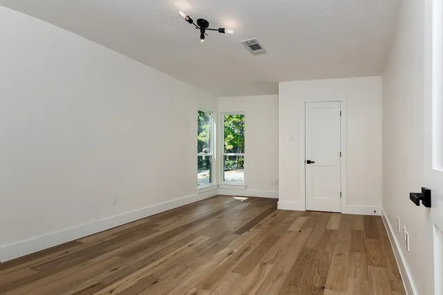 $925,000 | 16 Crinkleroot Court, The Woodlands, TX 77380