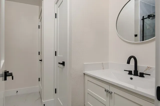 $925,000 | 16 Crinkleroot Court, The Woodlands, TX 77380