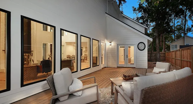 $925,000 | 16 Crinkleroot Court, The Woodlands, TX 77380