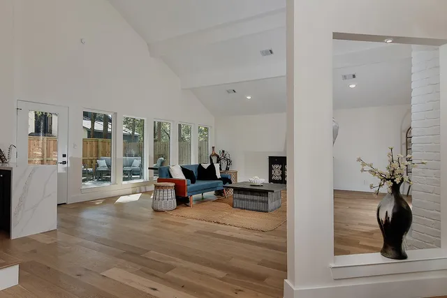 $925,000 | 16 Crinkleroot Court, The Woodlands, TX 77380