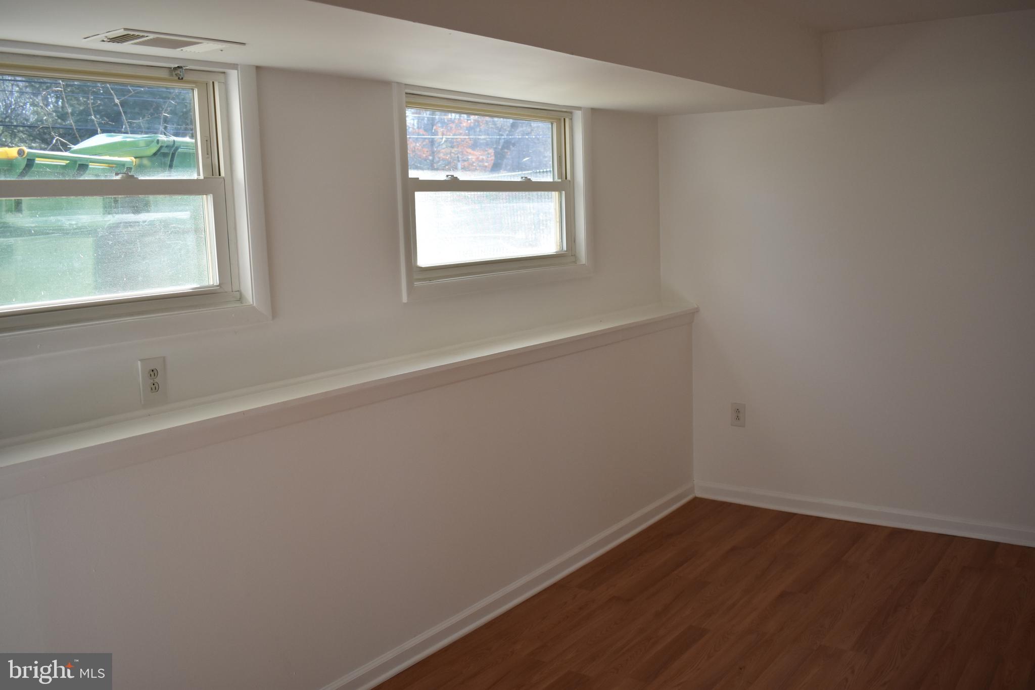 113 Anderson Road Newark, DE 19713 - Photo 14 of 22 Living Room