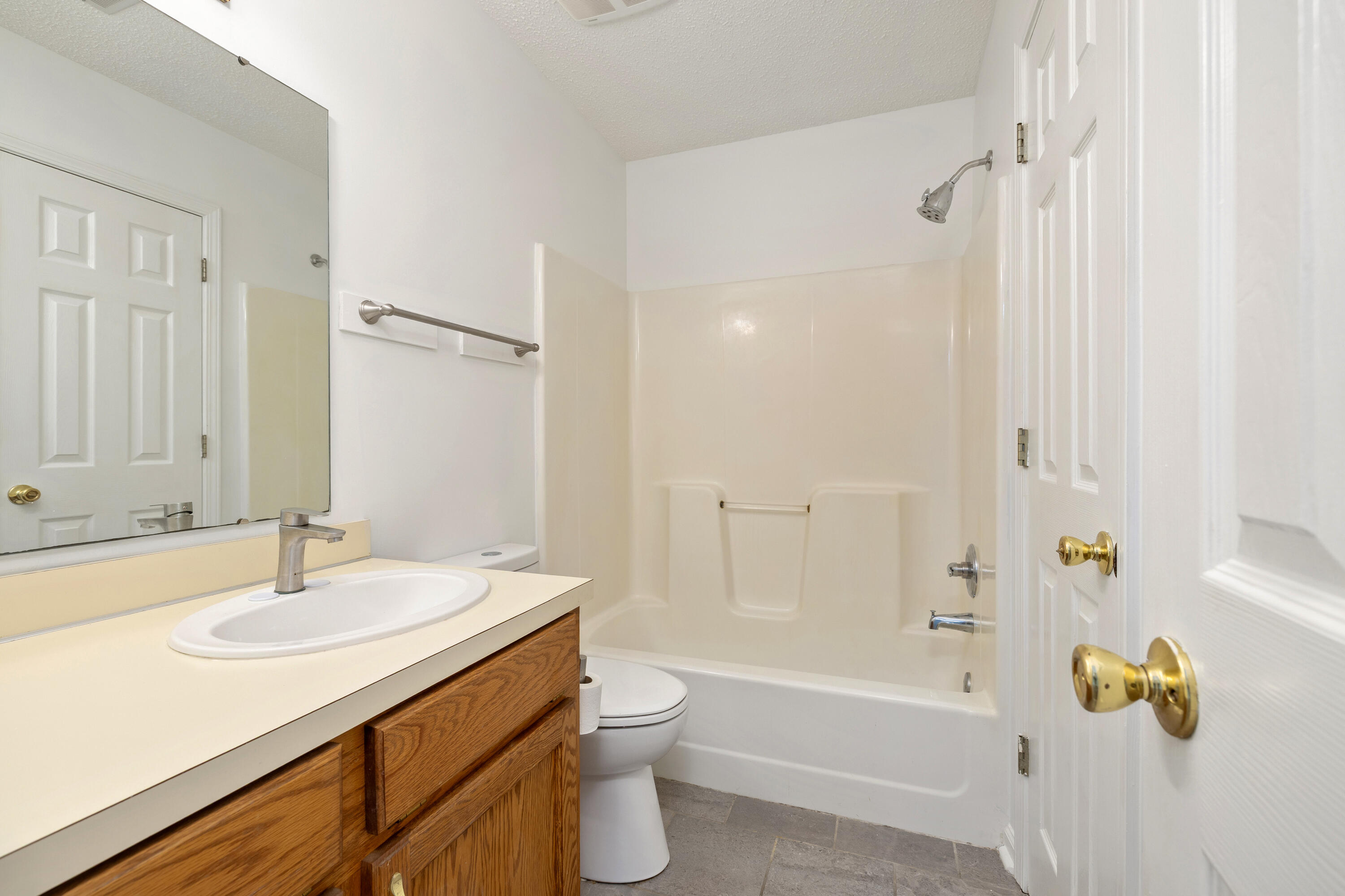 48 Cumberland Way Sumter, SC 29150 - Photo 23 of 43 HALL BATHROOM