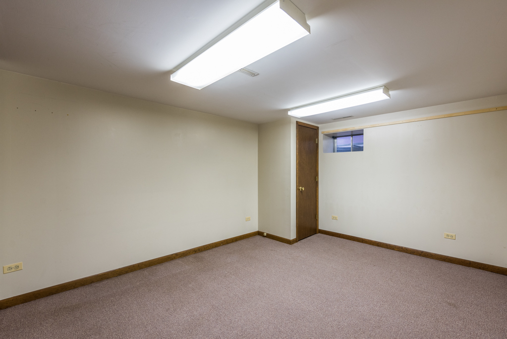2313 Beck Road Lindenhurst, IL 60046 - Photo 22 of 35 a view of an empty room