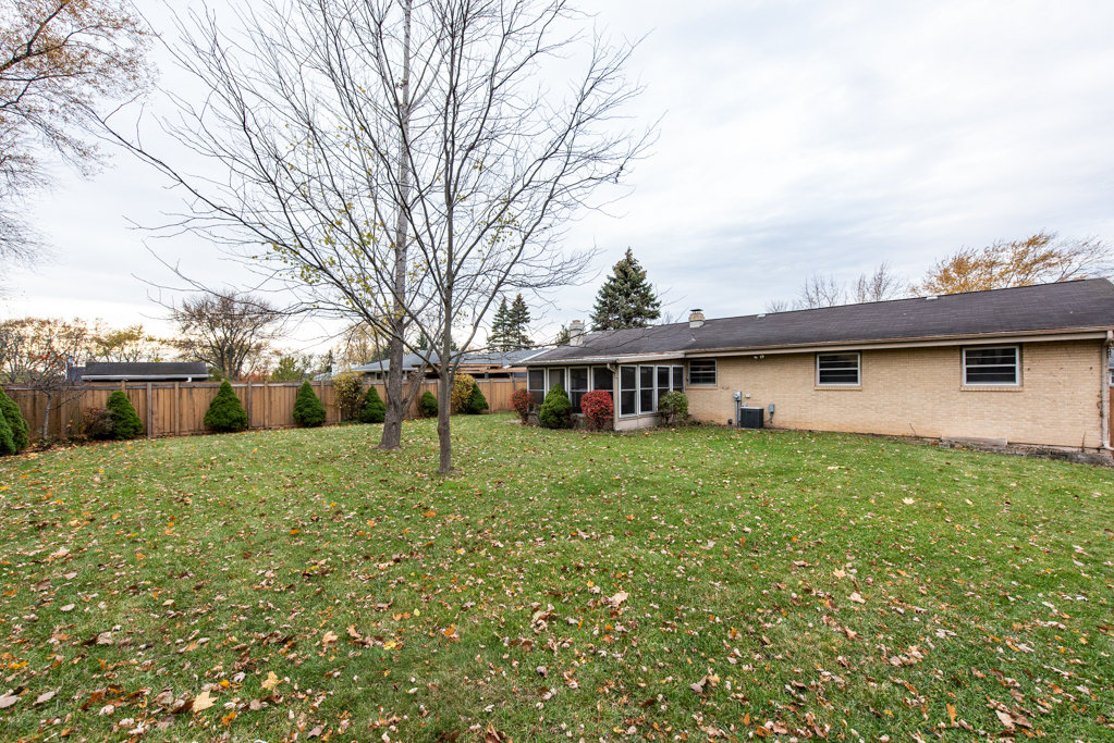 2313 Beck Road Lindenhurst, IL 60046 - Photo 31 of 35 a view of a house with backyard