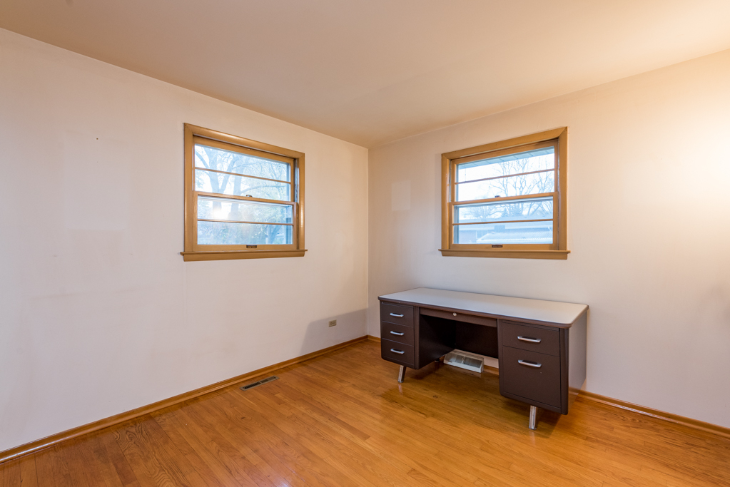 2313 Beck Road Lindenhurst, IL 60046 - Photo 8 of 35 a room with a table and a window