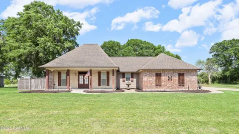 $385,000 | 1049 Honey Comb Drive, Cade, LA 70582