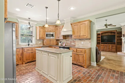 $385,000 | 1049 Honey Comb Drive, Cade, LA 70582