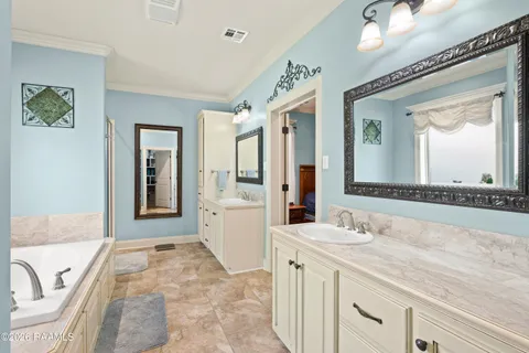 $385,000 | 1049 Honey Comb Drive, Cade, LA 70582