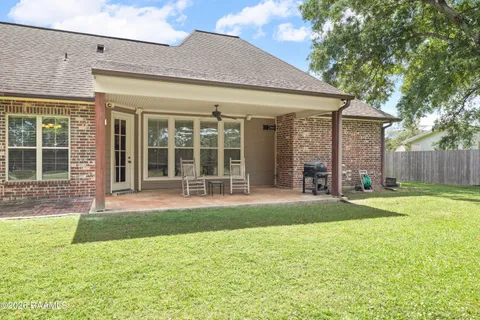 $385,000 | 1049 Honey Comb Drive, Cade, LA 70582