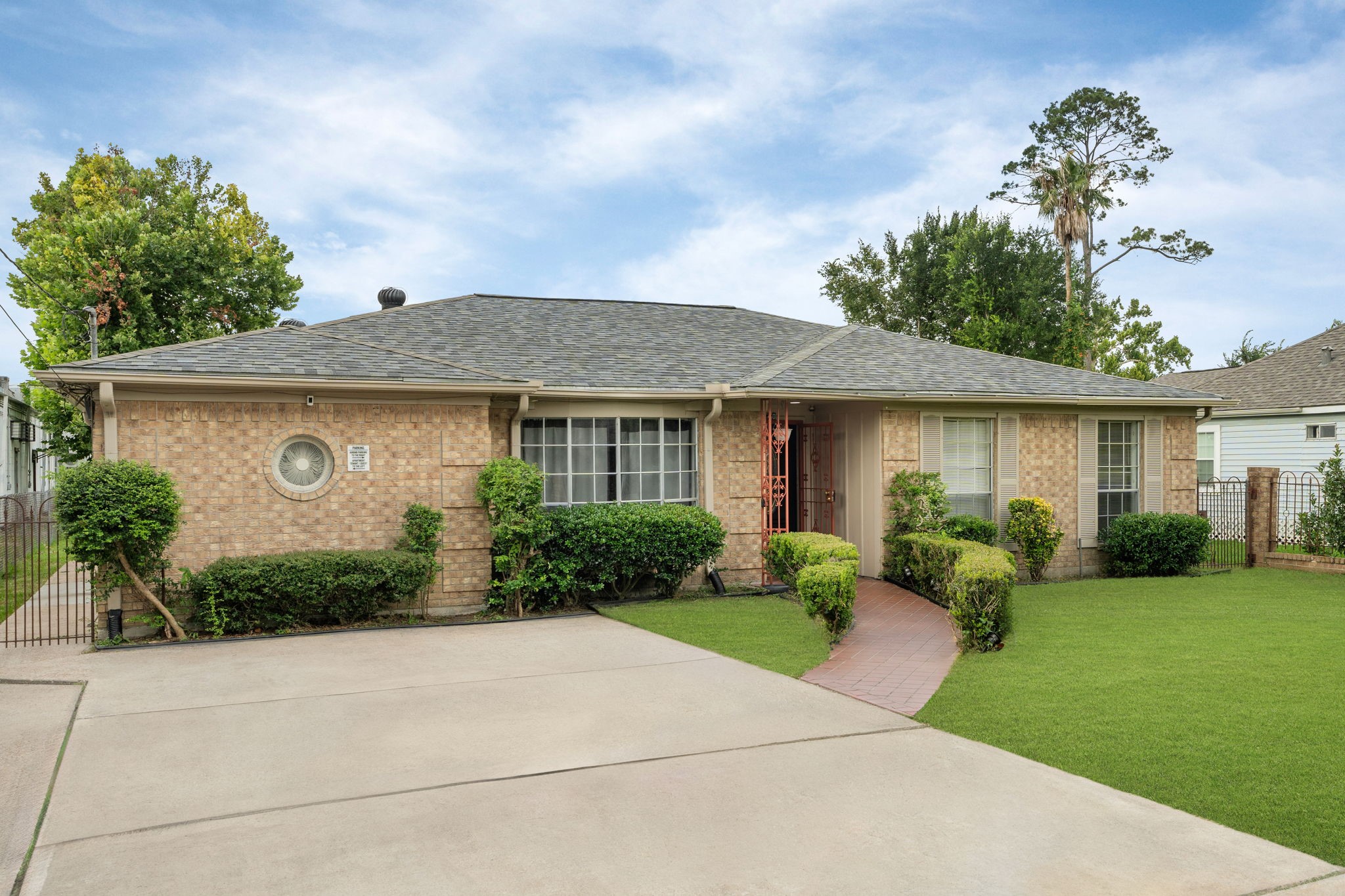 740 Post Street Houston, TX 77022 - Photo 1 of 33 Front of main home