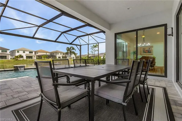 a view of entryway with a street