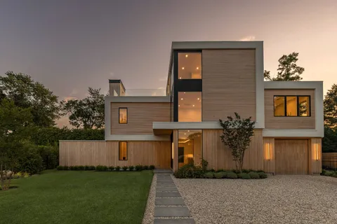 $5,495,000 | 35 Sunset Drive, Sag Harbor, NY 11963