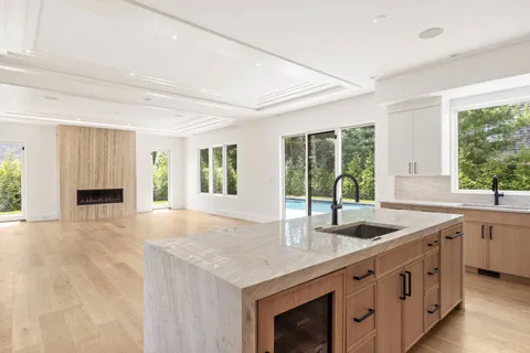 $5,495,000 | 35 Sunset Drive, Sag Harbor, NY 11963