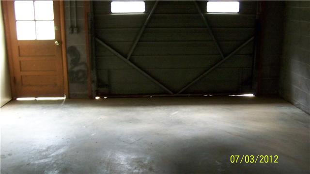 122 Robin Hood Road Dickson, TN 37055 - Photo 12 of 12 garage