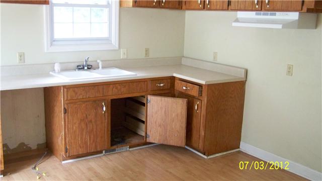 122 Robin Hood Road Dickson, TN 37055 - Photo 7 of 12 kitchen