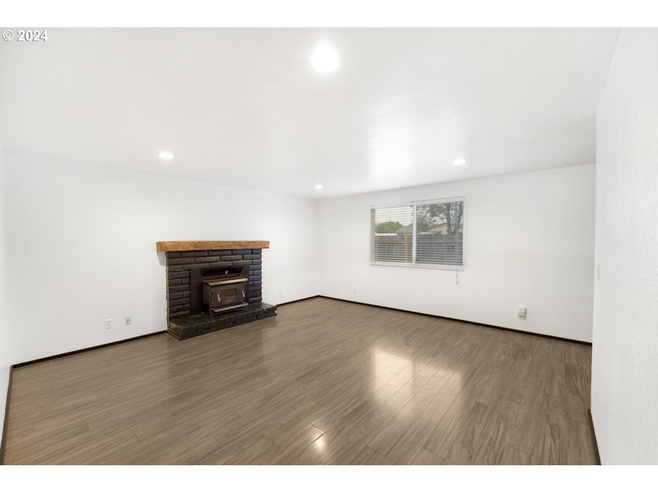 1931 Debra Drive Springfield, OR 97477 - Photo 4 of 17 Gallery Image 4