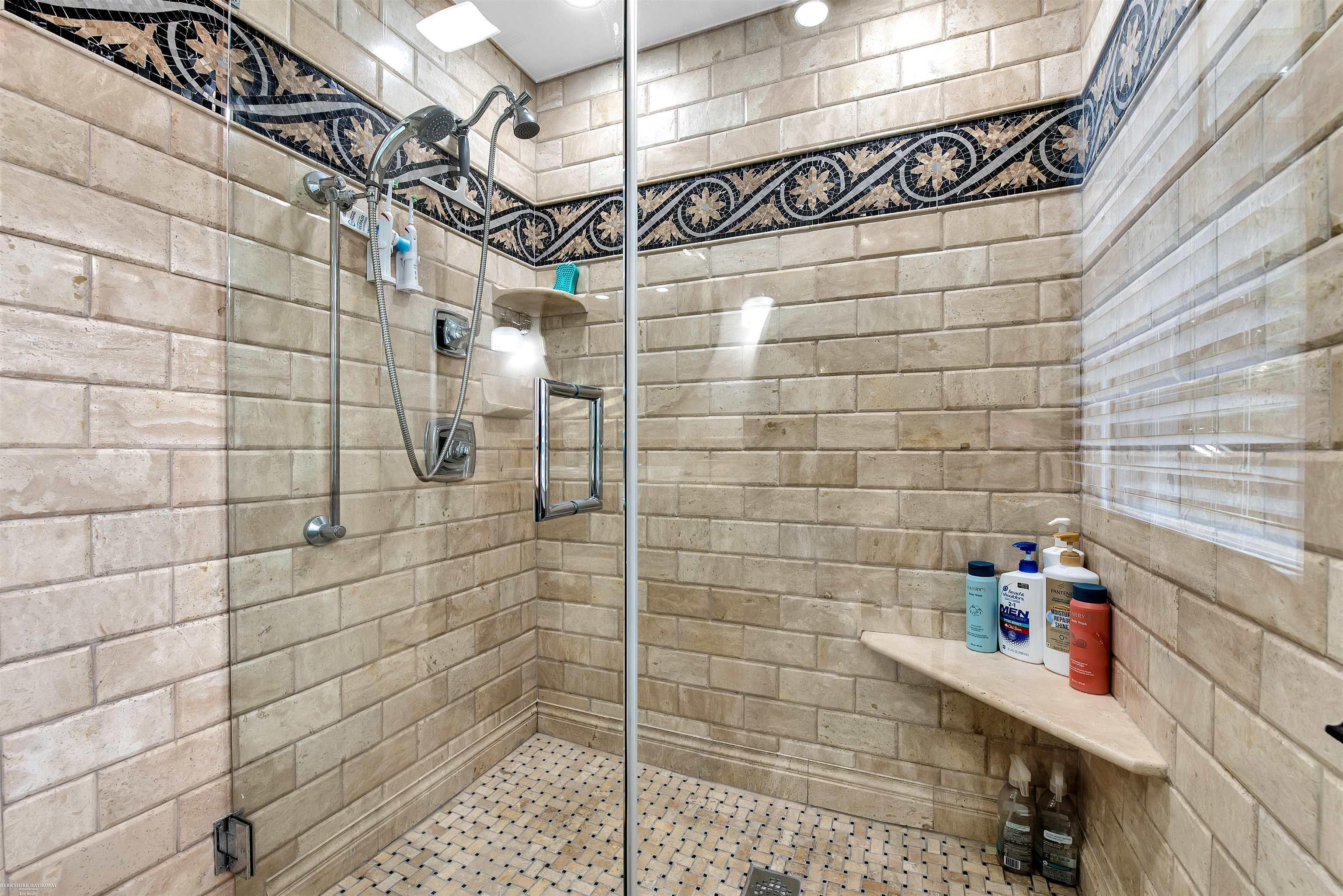 1725 Newcastle Road Grosse Pointe, MI 48236 - Photo 21 of 37 50092516-20.JPG