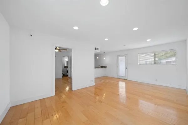 $1,250 | 1313 East 52nd Street, Unit 105, Austin, TX 78723