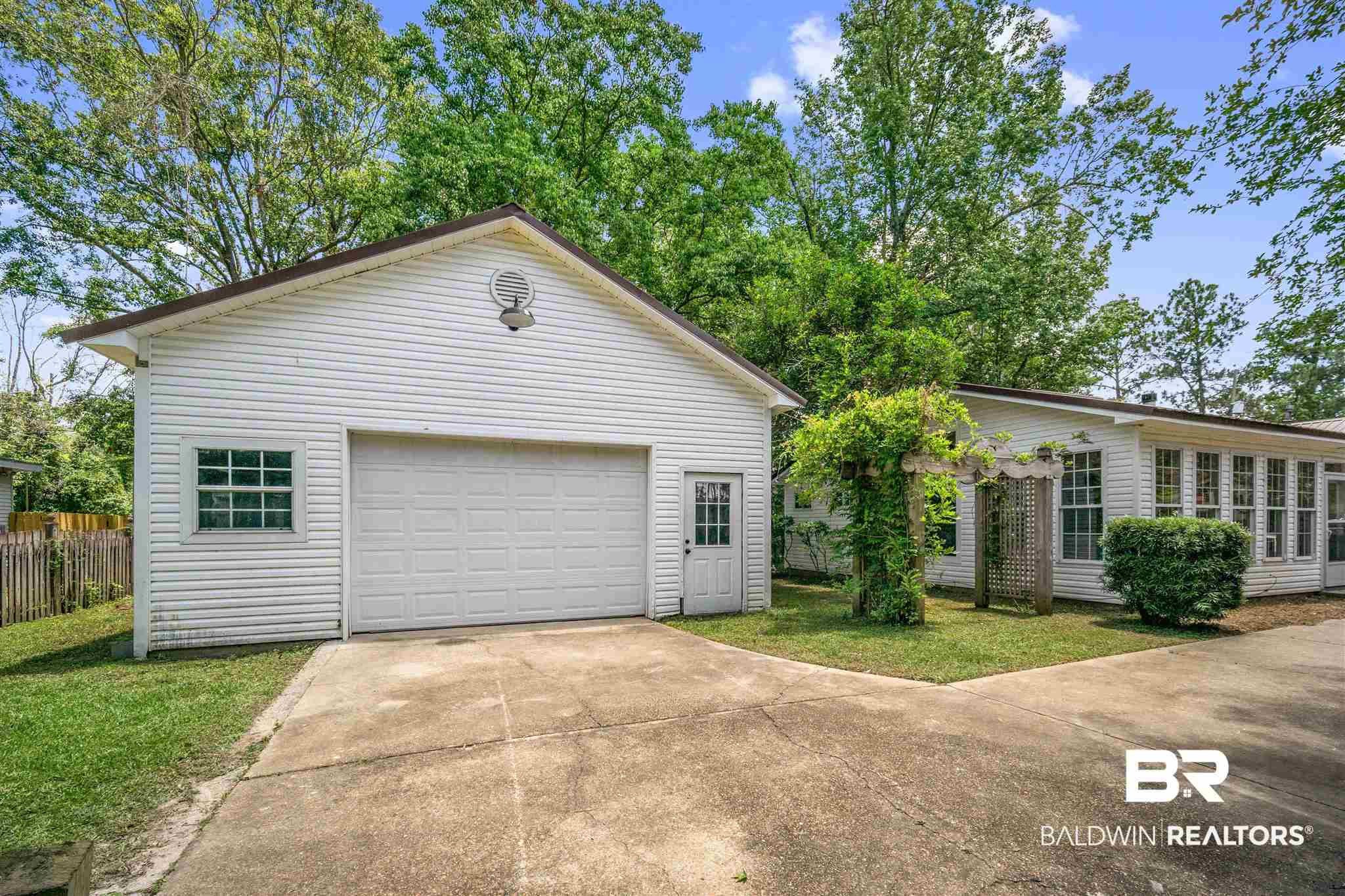 2208 Old Government Street Mobile, AL 36606 - Photo 4 of 26