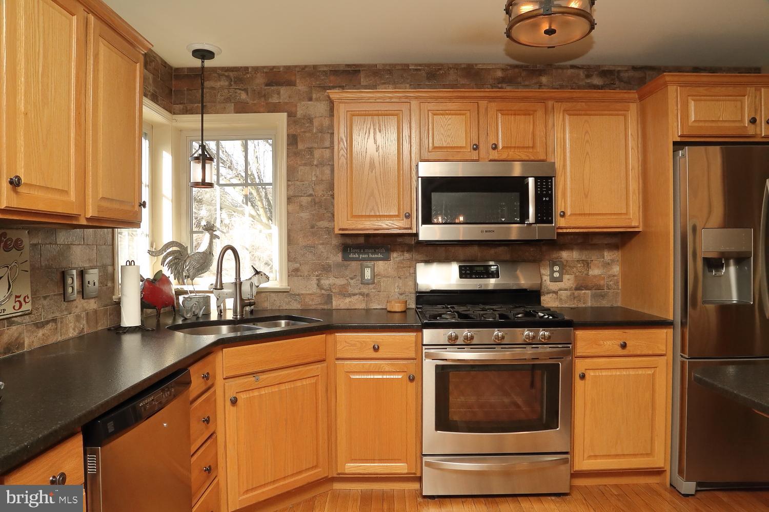 114 Saybrooke Drive Lititz, PA 17543 - Photo 19 of 34 Kitchen - see that backsplash...you will love it