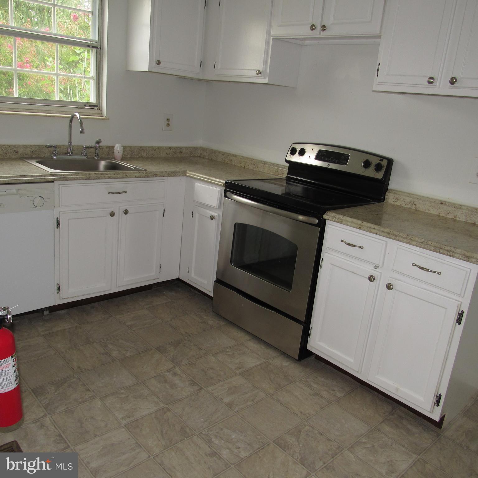 23 Briar Creek Road Sicklerville, NJ 08081 - Photo 6 of 15 Gallery Image 6
