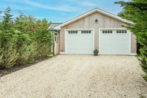 $2,695,000 | 3 Conrad Road, Shelter Island, NY 11964
