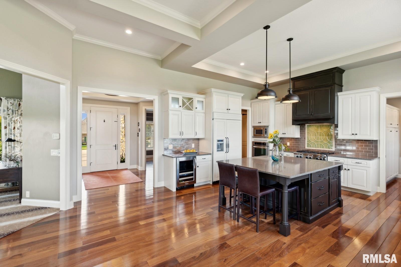5877 Cardinal Road Bettendorf, IA 52722 - Photo 13 of 75 Gallery Image 13