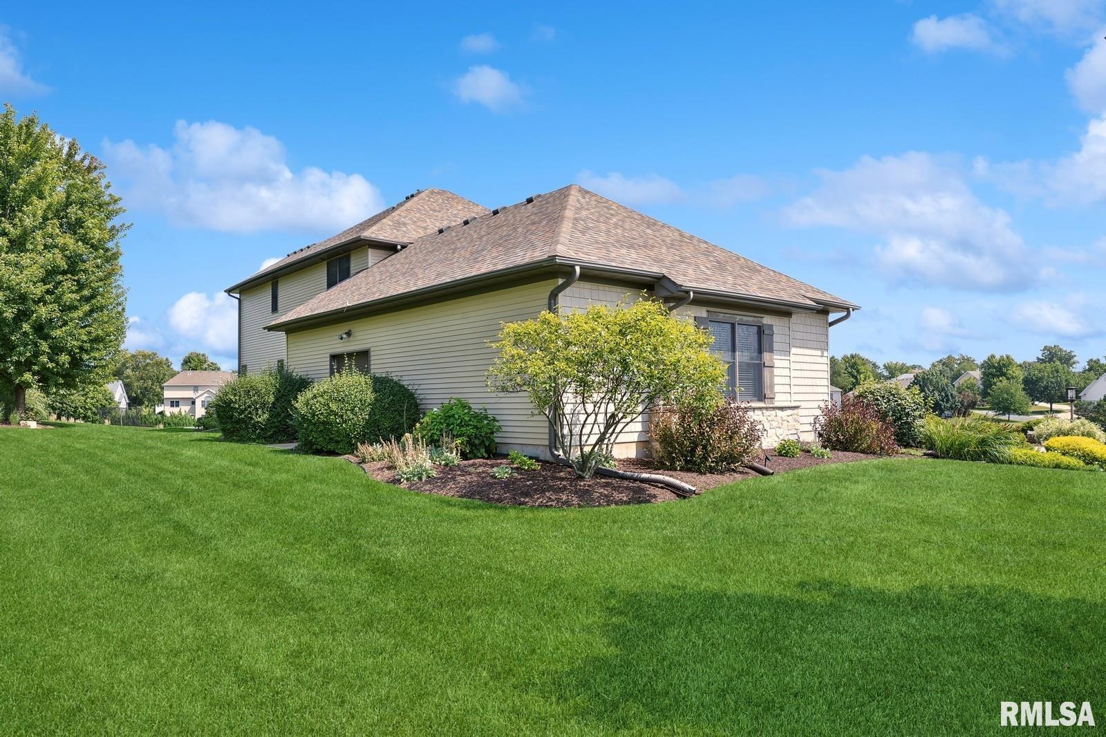 5877 Cardinal Road Bettendorf, IA 52722 - Photo 3 of 75 Gallery Image 3