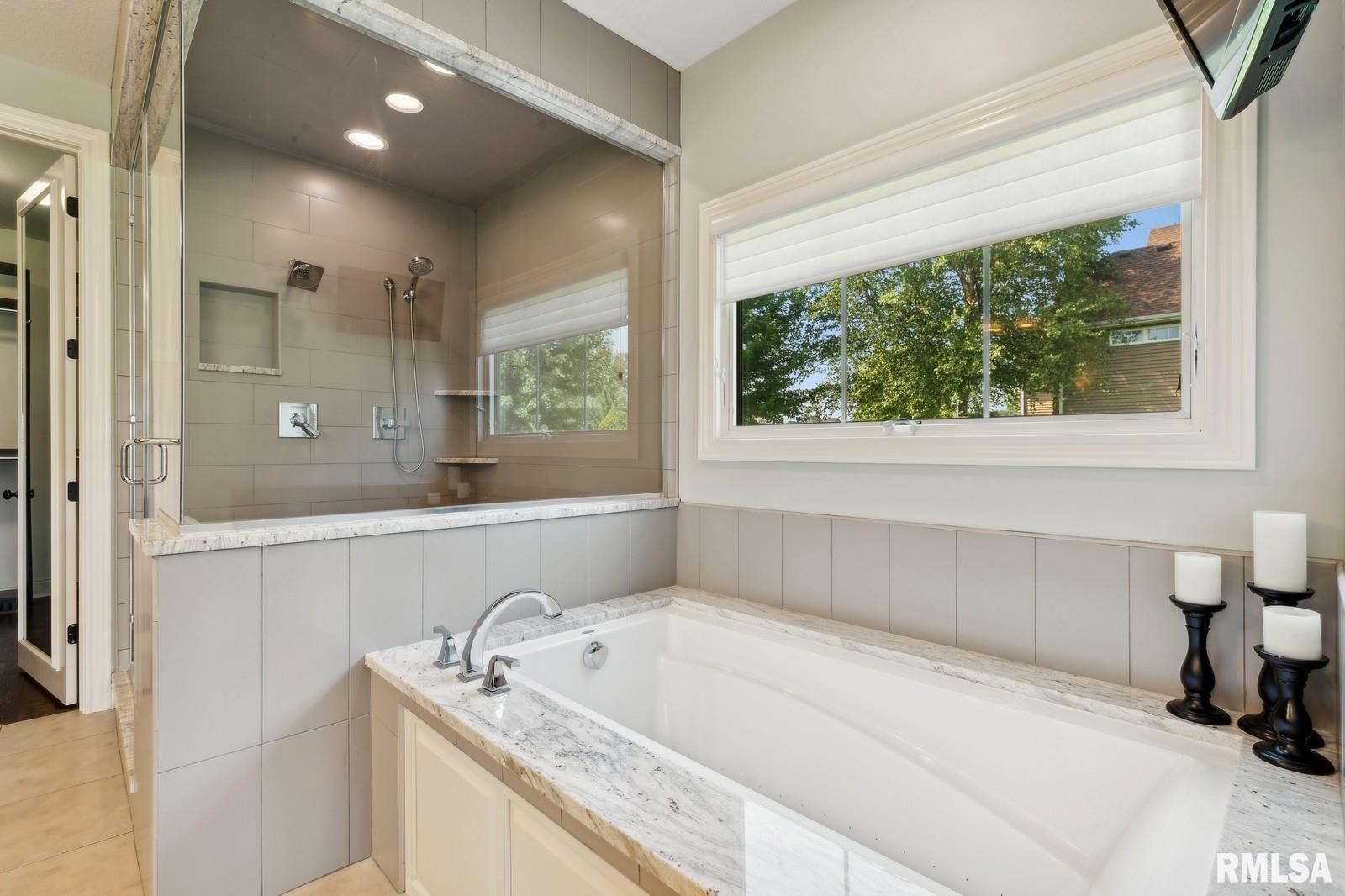 5877 Cardinal Road Bettendorf, IA 52722 - Photo 33 of 75 Gallery Image 33