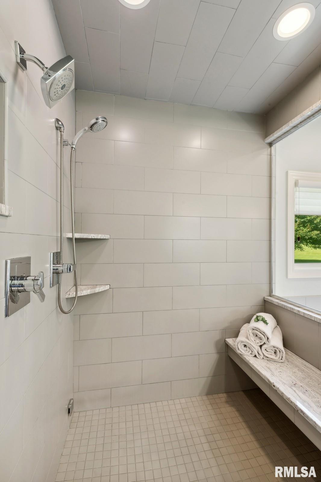 5877 Cardinal Road Bettendorf, IA 52722 - Photo 34 of 75 Gallery Image 34