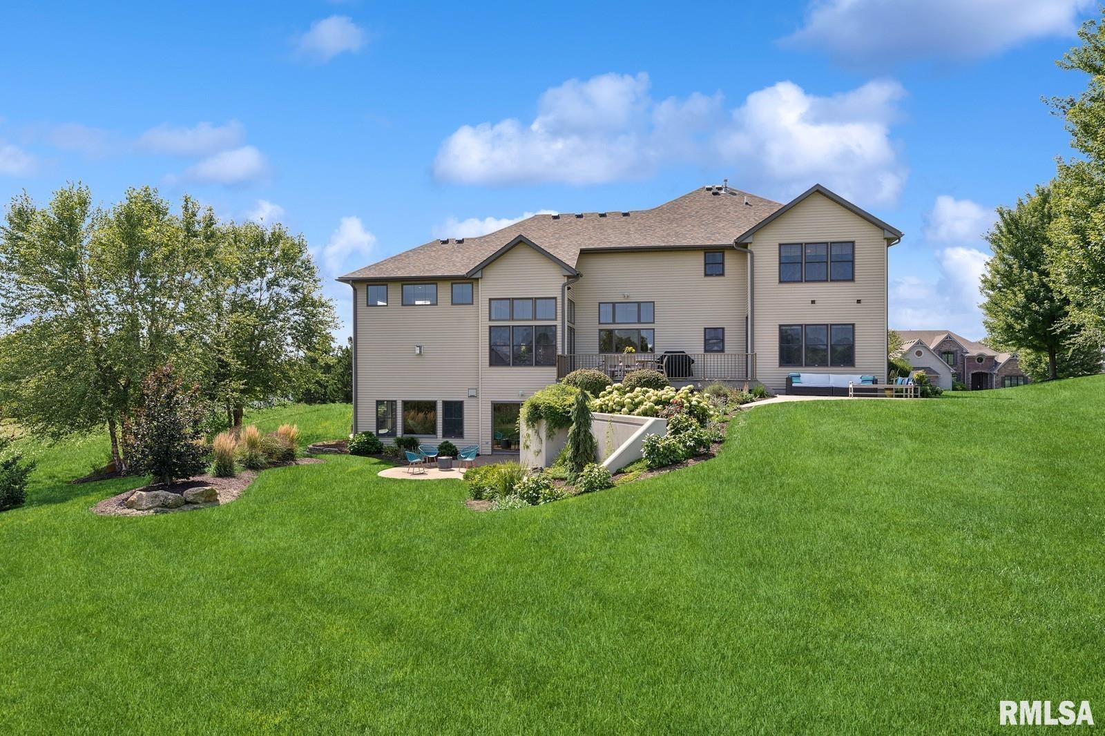 5877 Cardinal Road Bettendorf, IA 52722 - Photo 4 of 75 Gallery Image 4